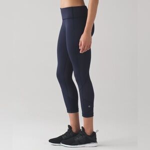 Lululemon size 8 pace rival crop leggings in navy